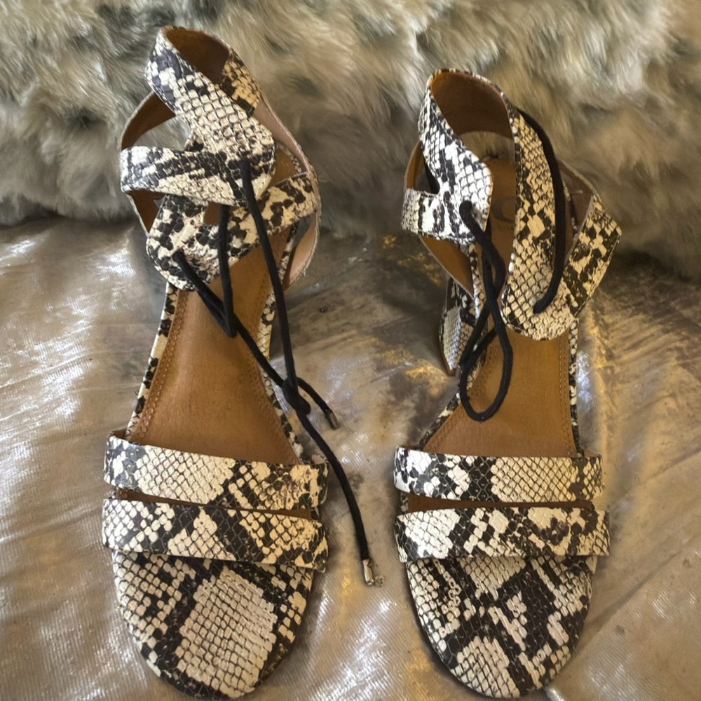 Gianni Bini Snakeskin Sandals Size 8